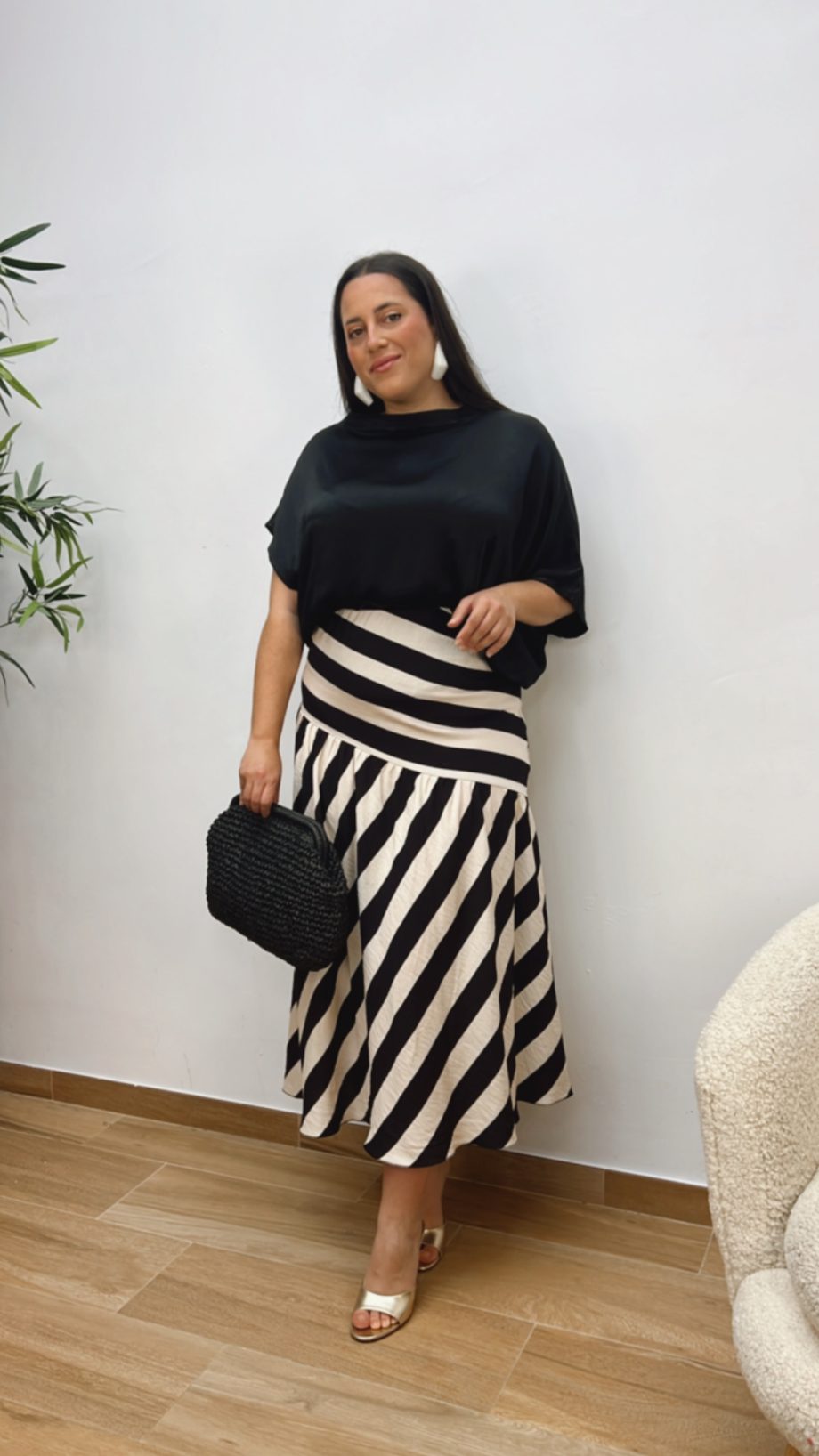 Blusa Satinada Tipo Capa Negra