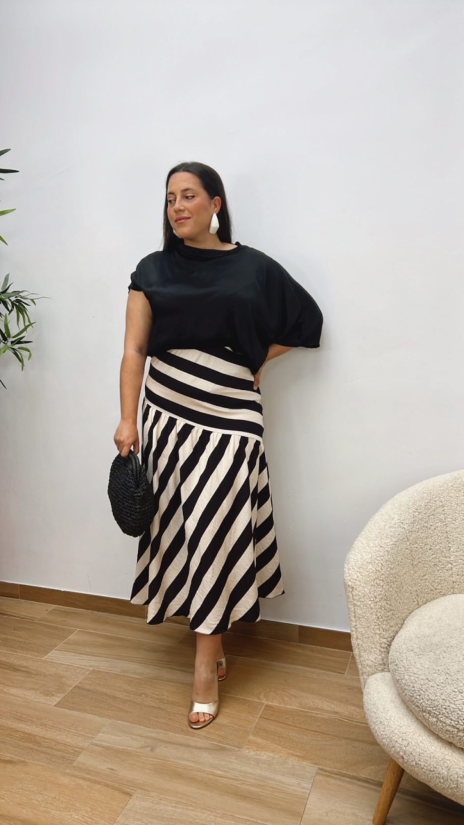 Blusa Satinada Tipo Capa Negra