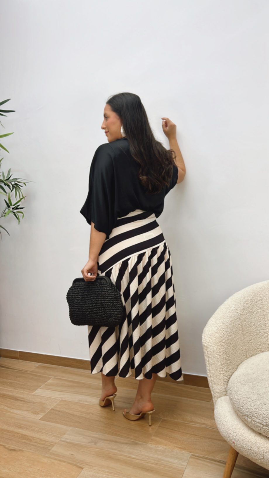 Blusa Satinada Tipo Capa Negra