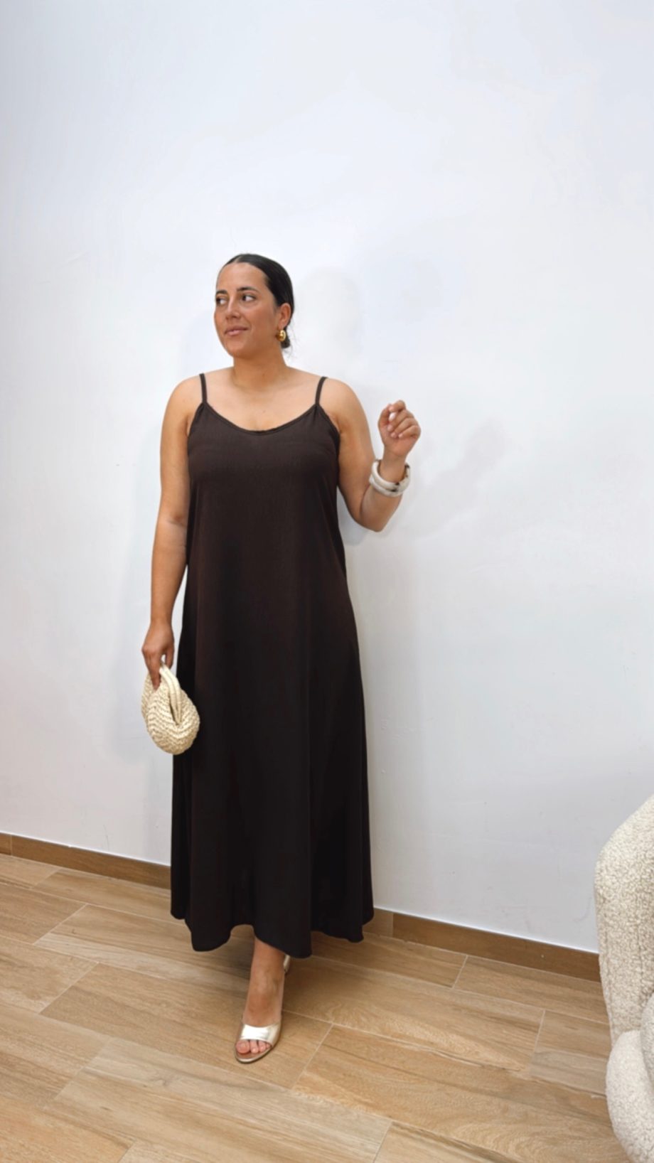 Vestido Fluido Hombreras Chocolate