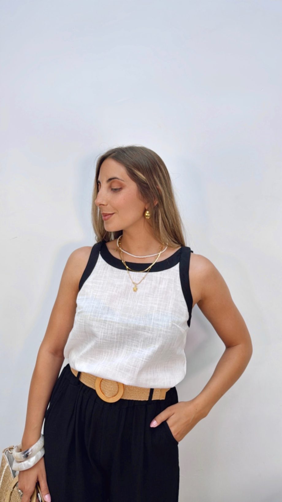 Blusa Sin Mangas Contraste Negro