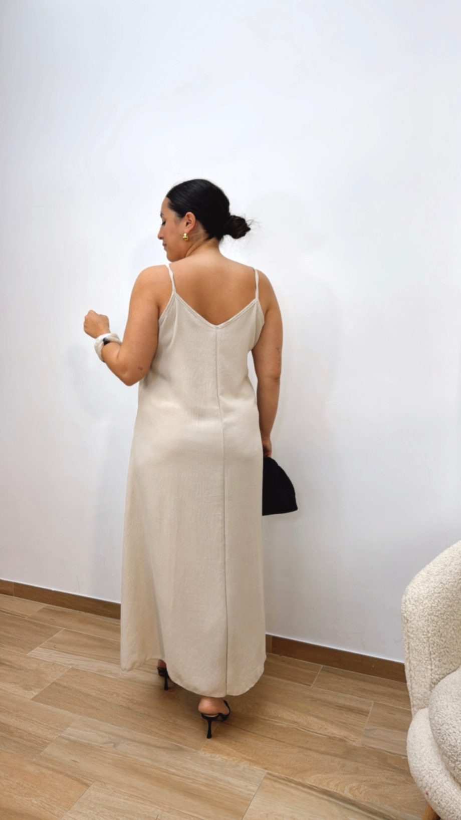 Vestido Fluido Hombreras Beige