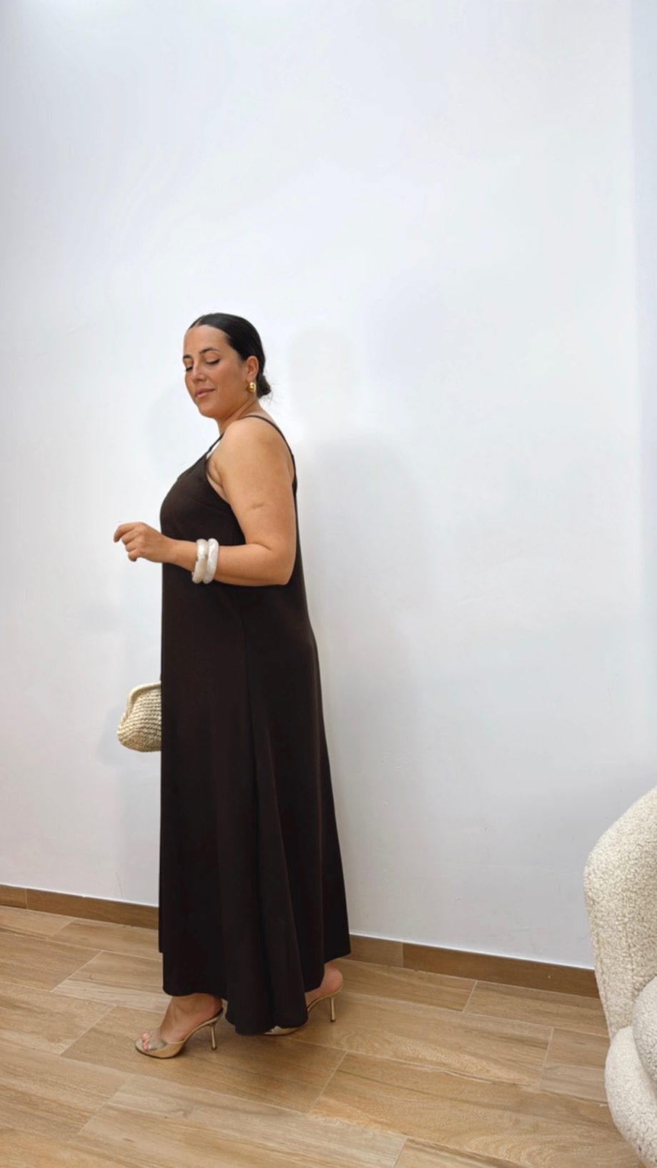 Vestido Fluido Hombreras Chocolate