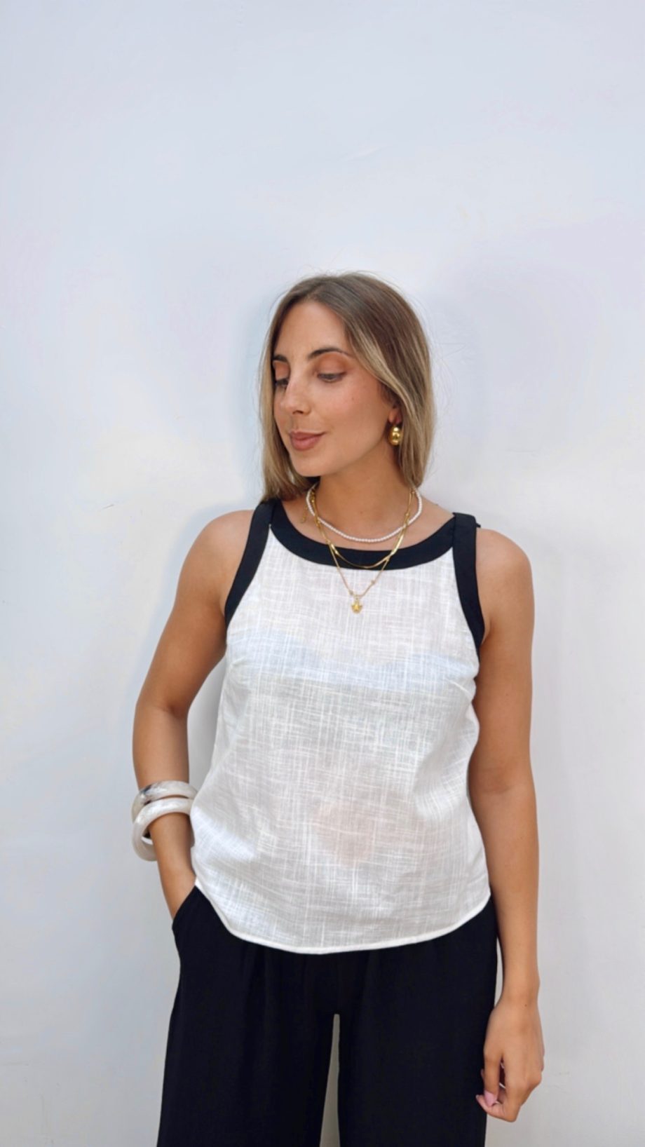 Blusa Sin Mangas Contraste Negro
