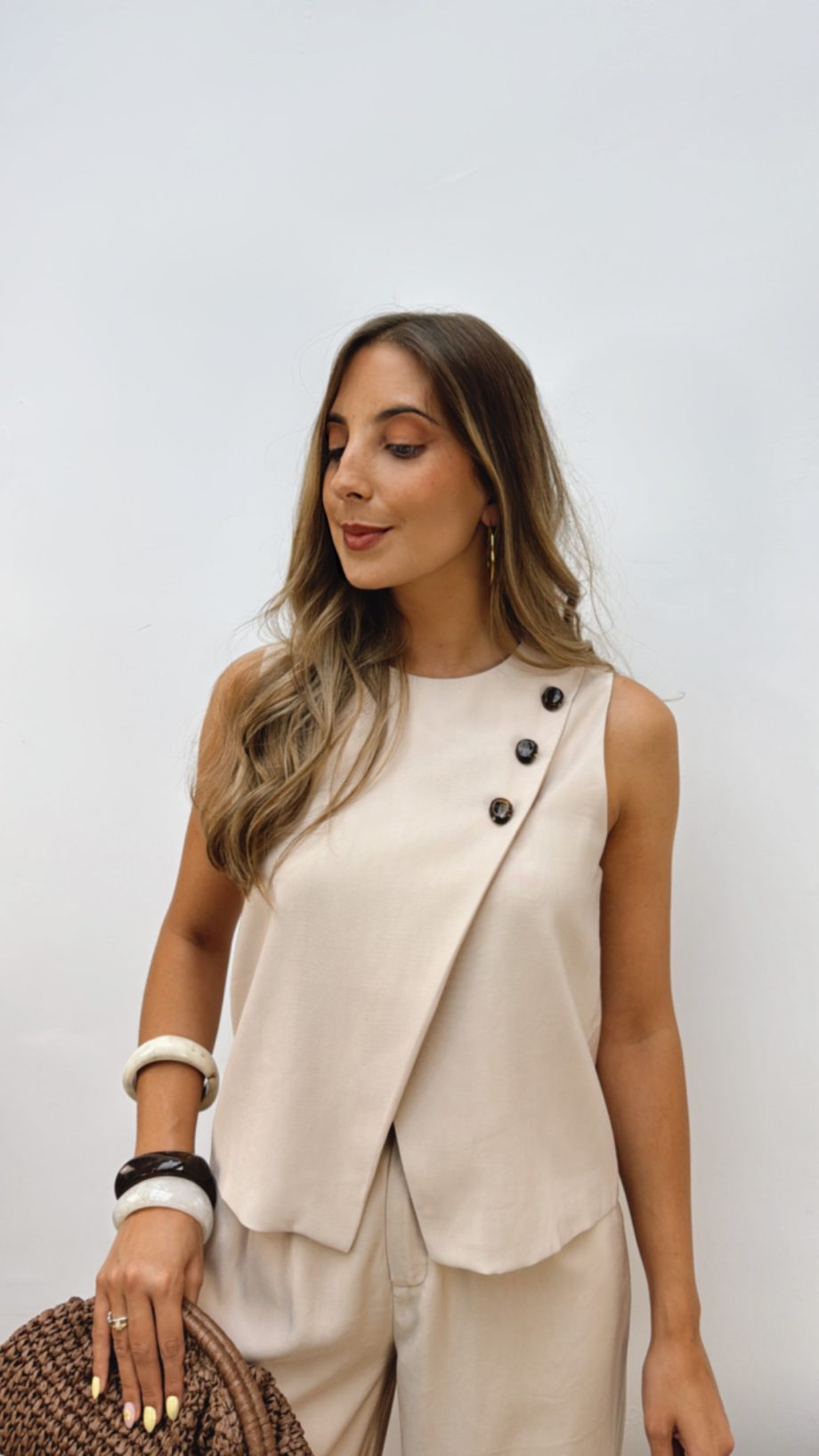 Conjunto Chaleco Cruzado Beige