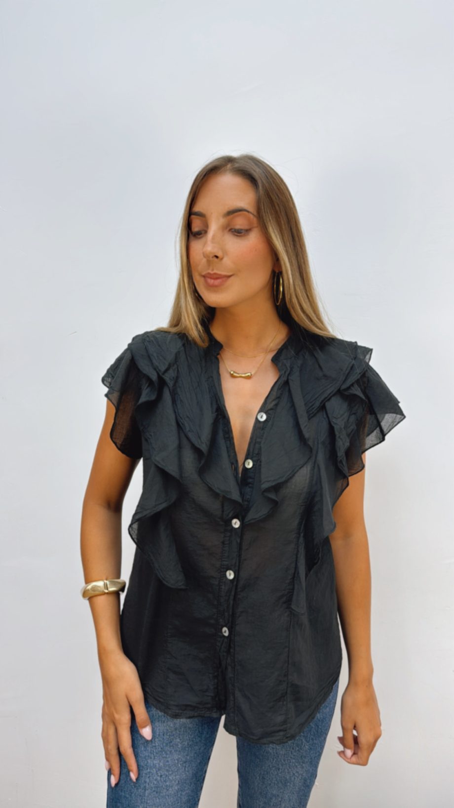 Blusa Volante Sin Mangas Negra