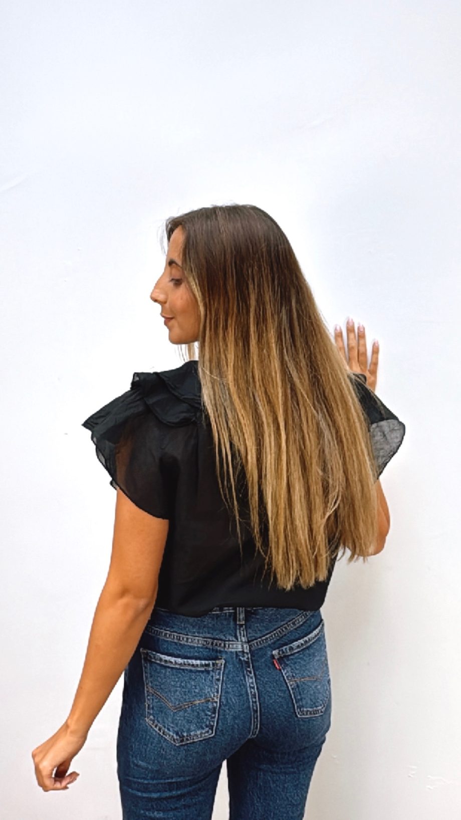 Blusa Volante Sin Mangas Negra