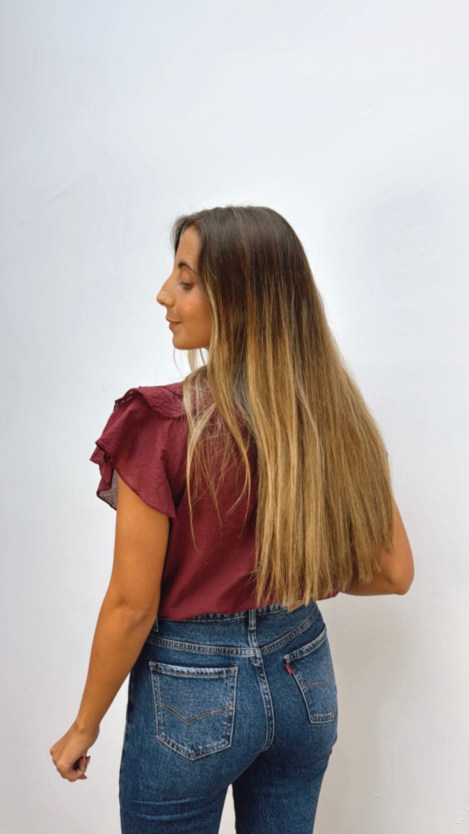 Blusa Volante Sin Mangas Burdeos