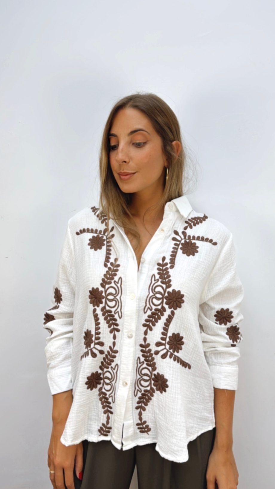 Blusa Bordada Blanca & Chocolate