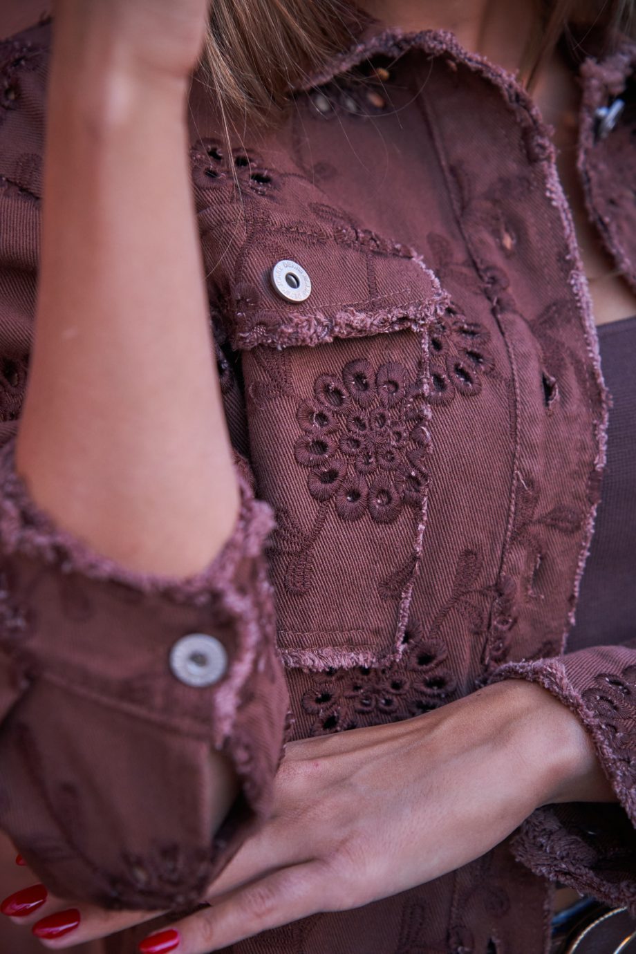 Sobrecamisa Perforada Chocolate
