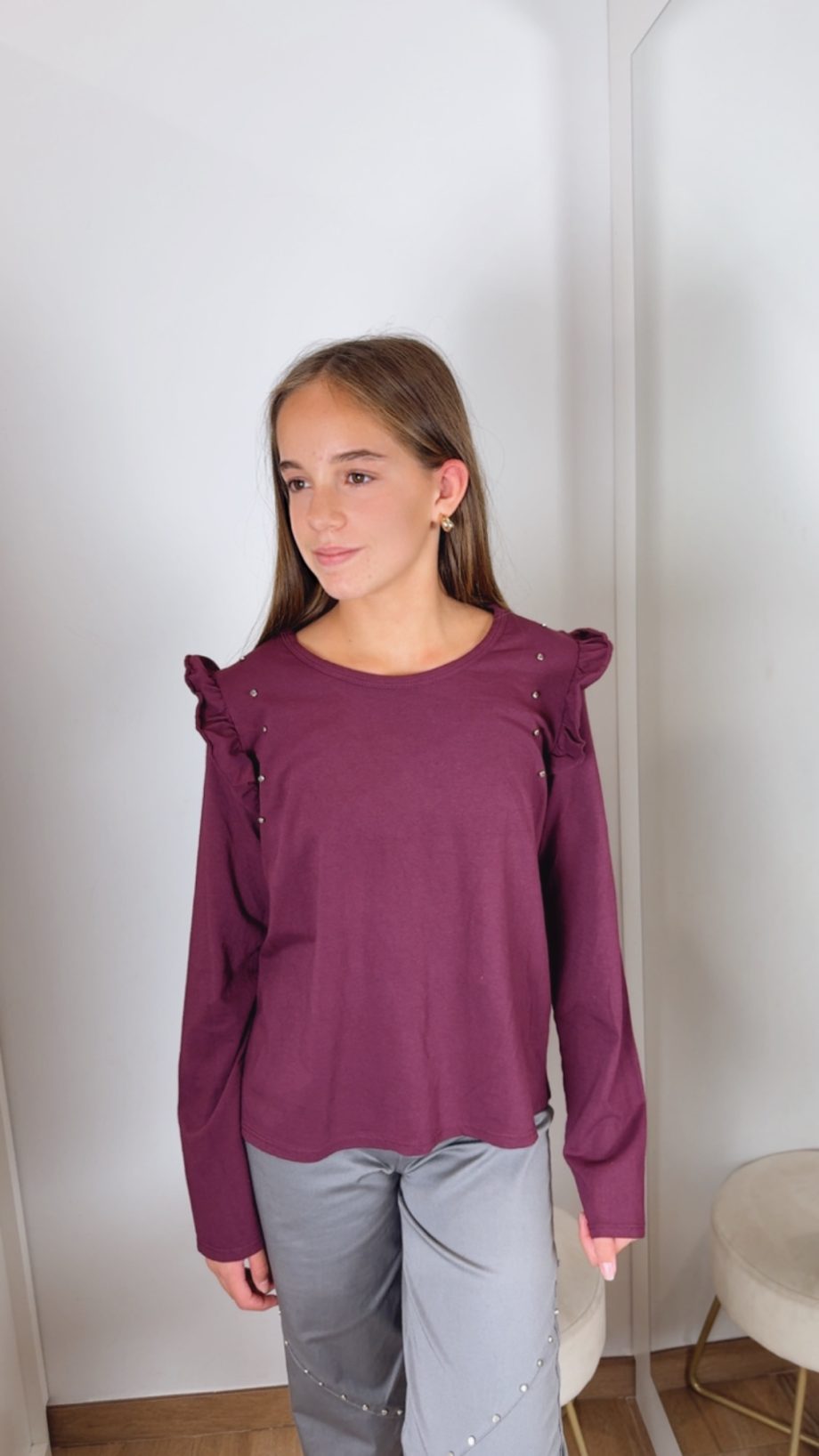Camiseta Tachas Volante Burdeos