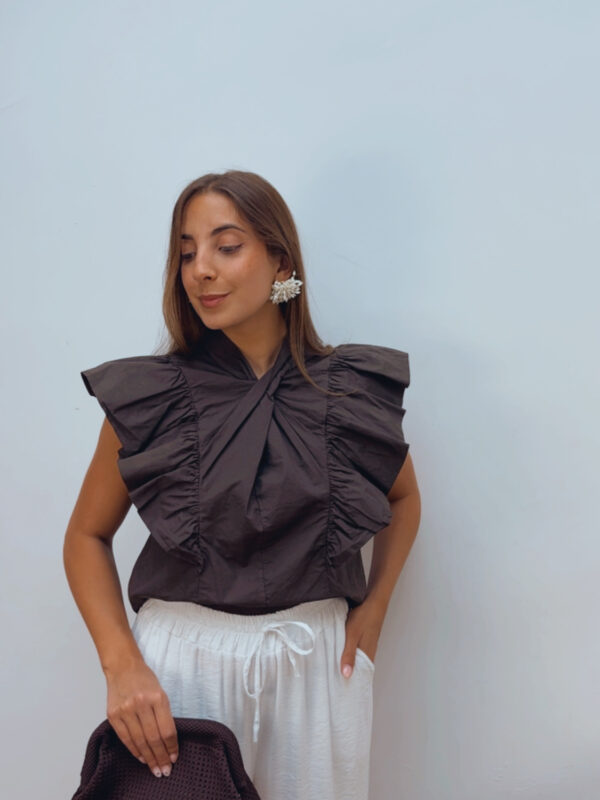 Blusa Volante Cuello Cruzado Chocolate