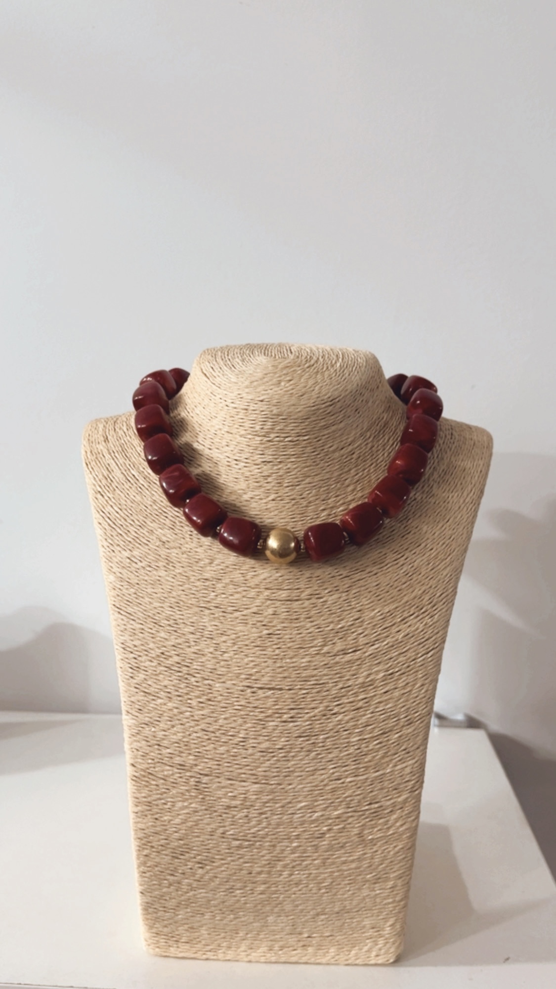 Collar Bolas Burdeos & Dorado