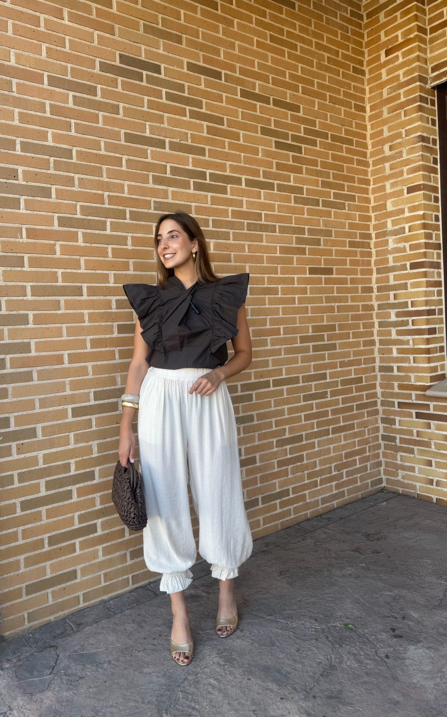 Pantalón Bombacho Volante Beige