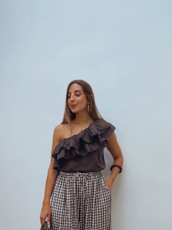 Blusa Asimétrica Volante Chocolate