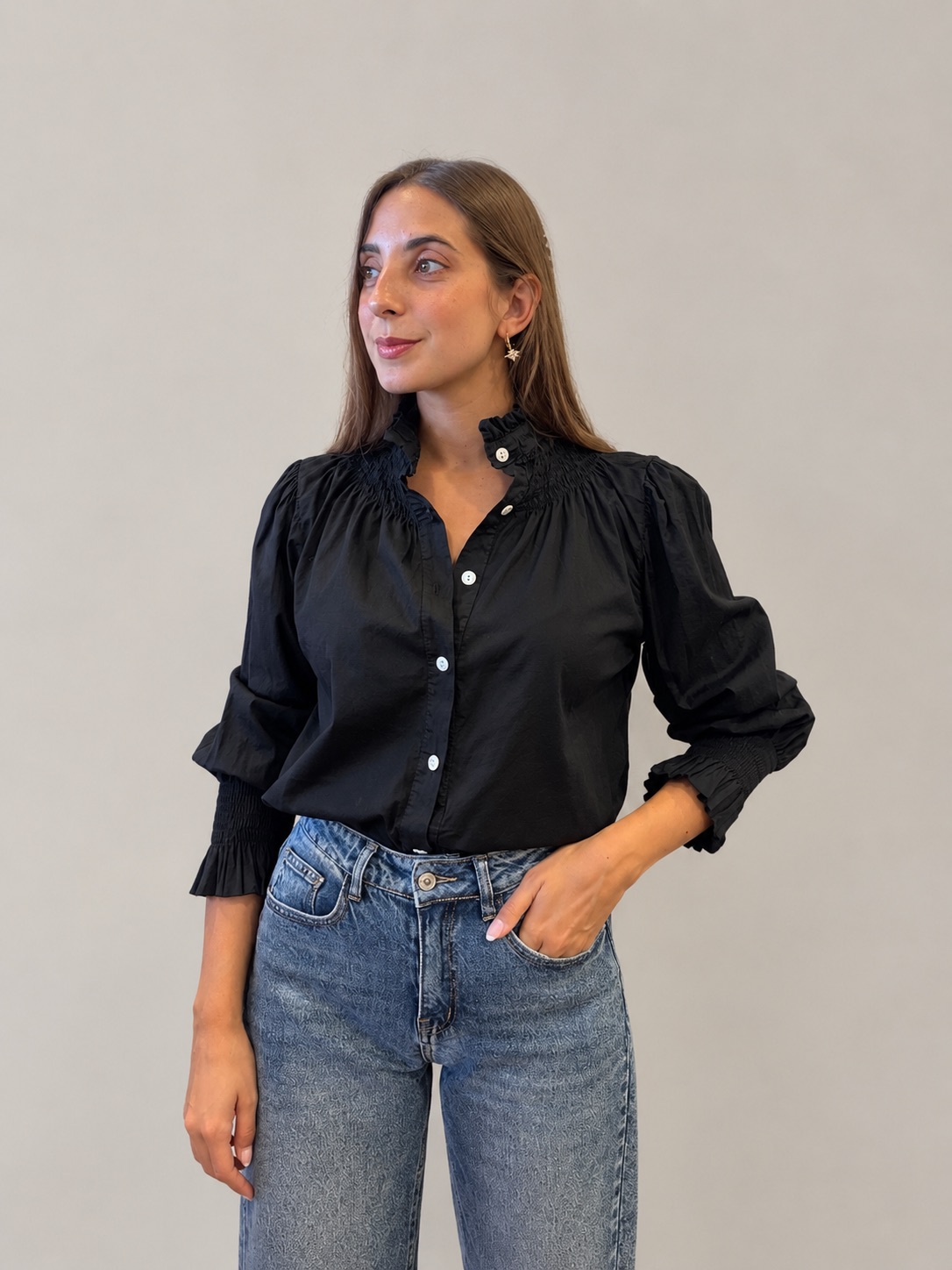 Blusa Cuello Subido Negra