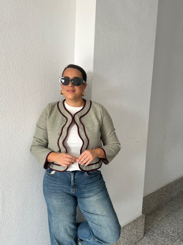 Chaqueta Ondas Verde Vivo Burdeos