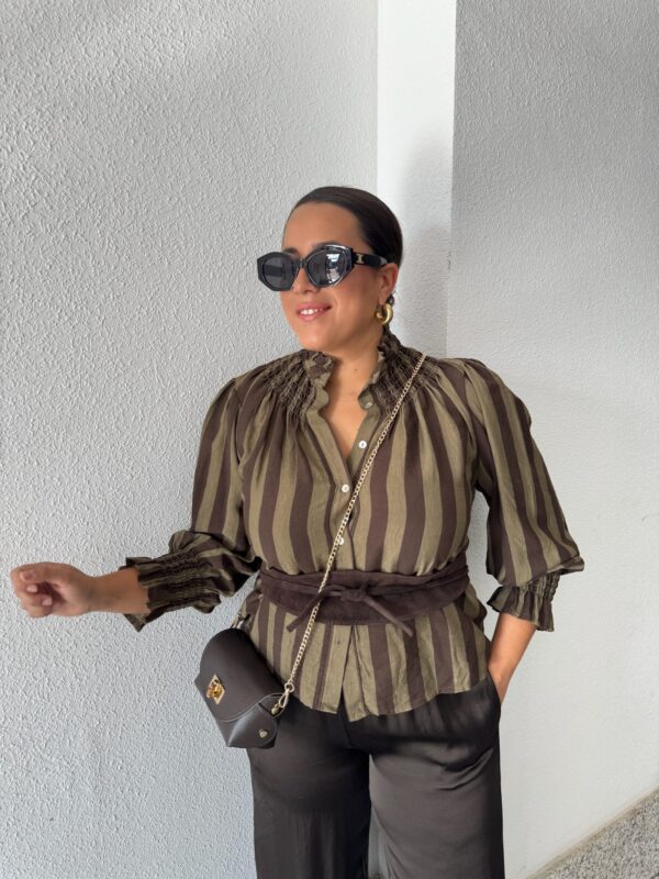 Blusa Cuello Raya Caqui & Chocolate