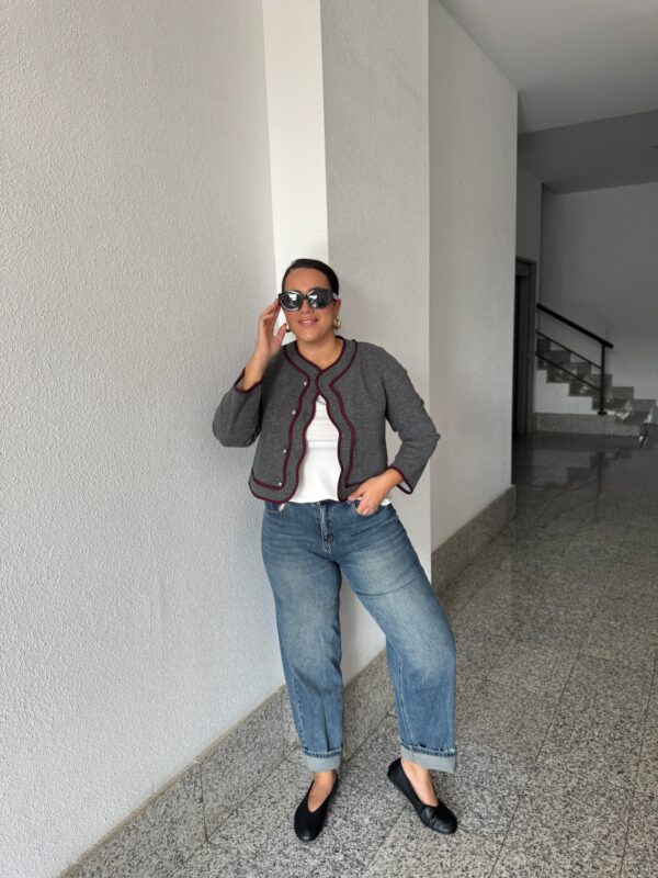 Chaqueta Ondas Gris Vivo Burdeos