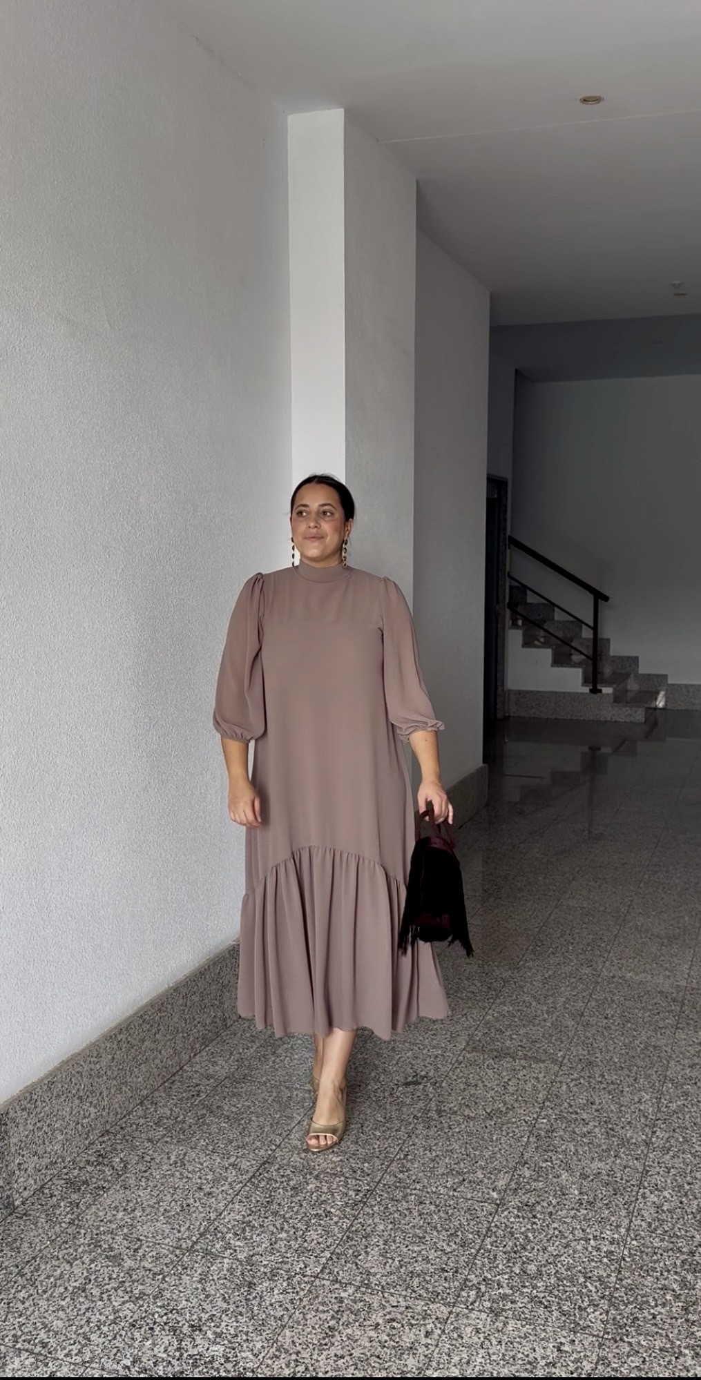 Vestido Gasa Volante Taupe